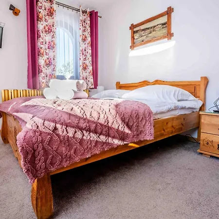 Bed and breakfast Górski Pałacyk Kompleks Obiektów 3*