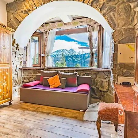 Bed and breakfast Górski Pałacyk Kompleks Obiektów 4*